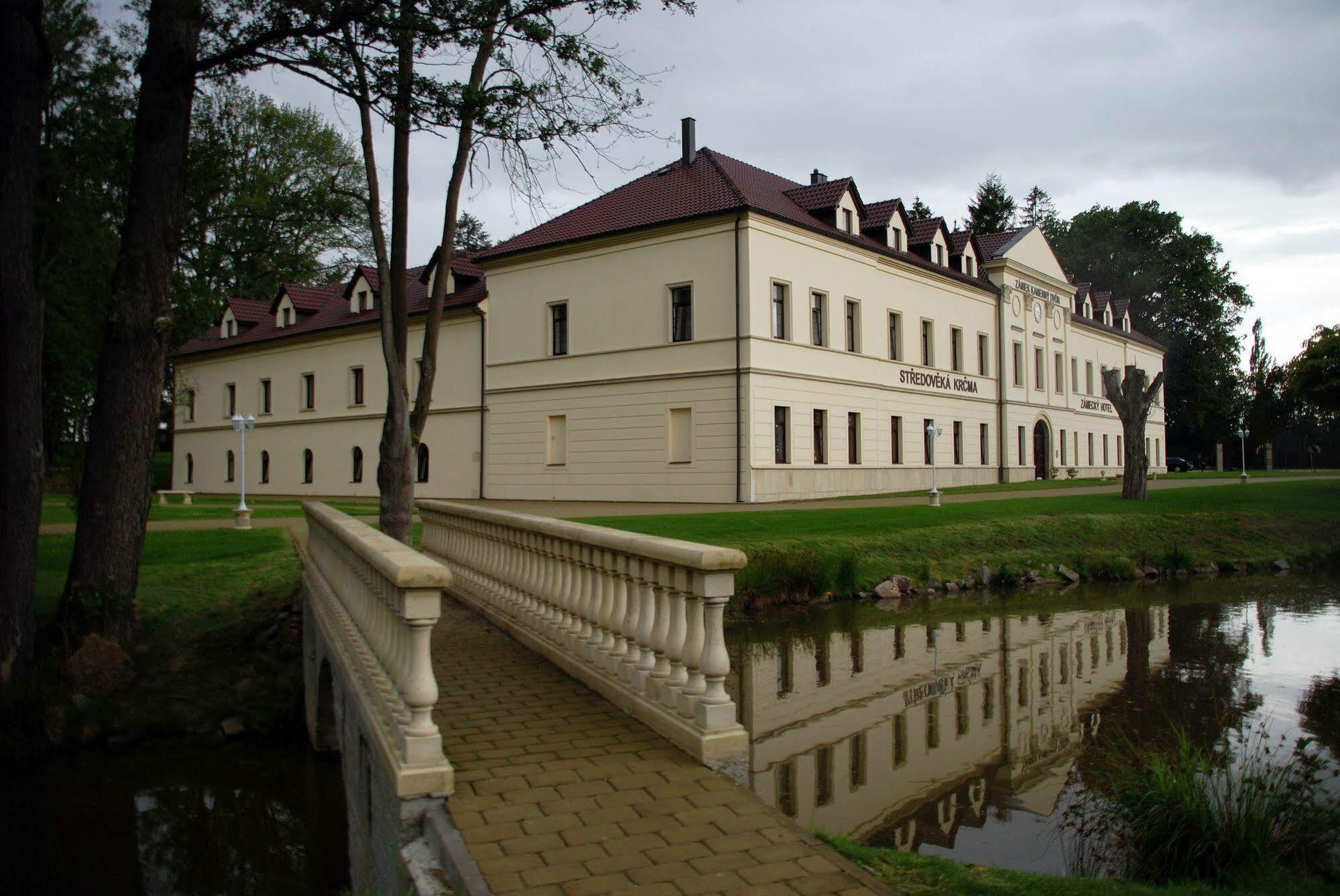 Отель Zamek Kamenny Dvur Mostov Экстерьер фото